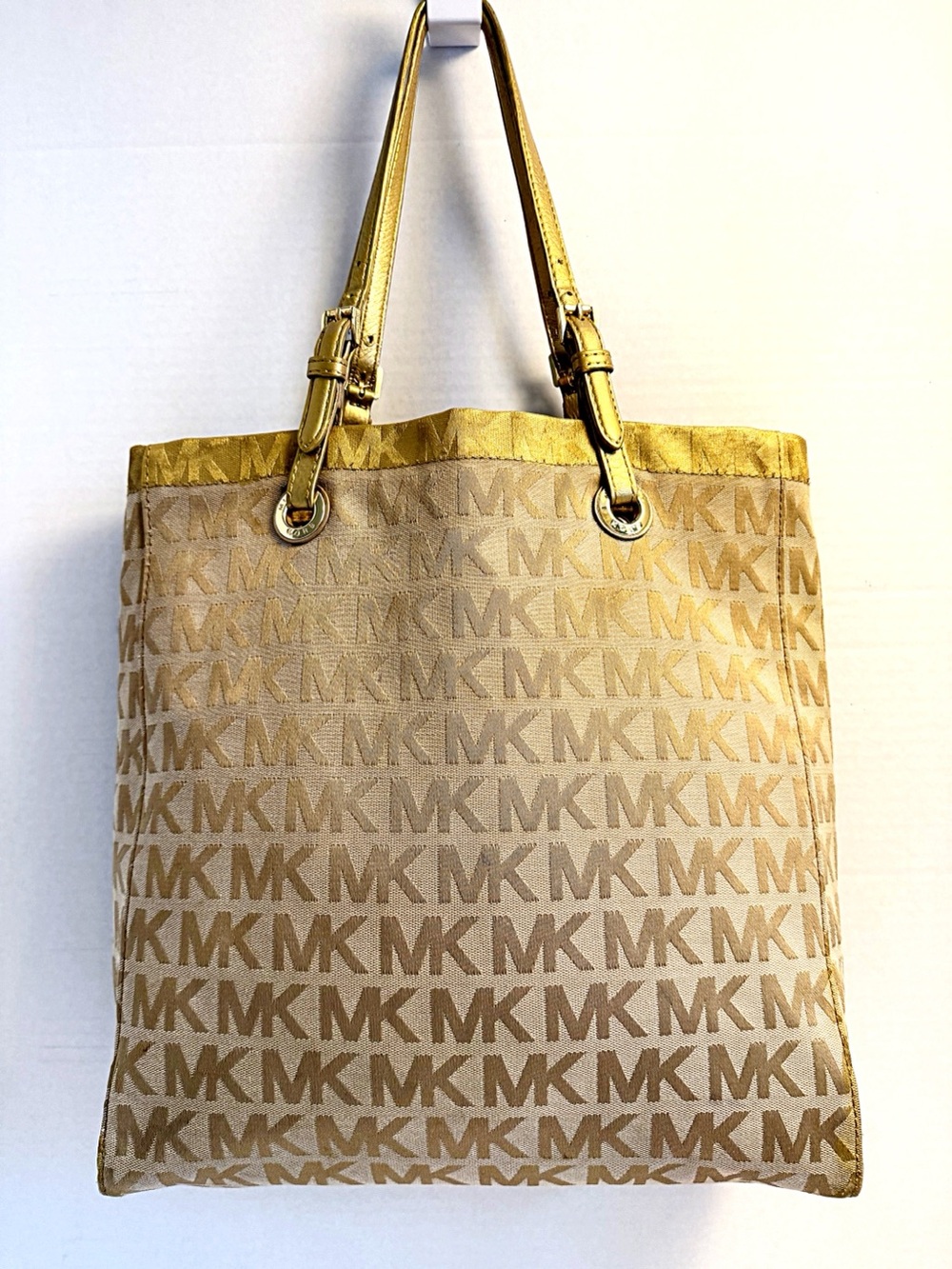 ✨ Michael Kors Rebooted Signature Shimmer Tote ✨
Custom Restored by Gypsy Jojo